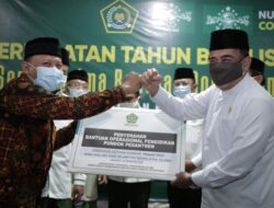 Mentri Agama Serahkan Bantuan Ke Ponpes Ekonomi Darul Ukhuwah Kedoya