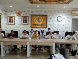 DR. HJ. Hasnaeni SE, MM Ketua Umum Partai Emas Menerima Deklarator Partai Demokrat Max Sopacua Bergabung Dengan Partai Era Masyarakat Sejahtera