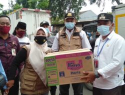 Kunjungi Lokasi Banjir di Kedoya Utara, Wanita Tangguh Ranger_22 Berikan Bantuan