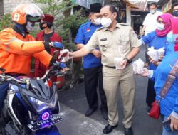 Yayasan Next Palmerah Berbagi Takjil Gratis Bagi Pengguna Jalan