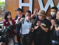 Resmi Hotman Paris dan Nikita Mirzani Tandatangani Kepemilikan Saham Holywings
