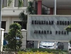 Kejari Jakpus Salurkan 1000 Paket Sembako Kepada Warga Terdampak Covid 19