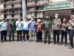 Kodam Jaya Bersama HIPAKAD dan IKA Teladan Gelar Vaksinasi di SMAN 3 Jakarta