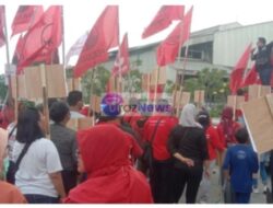 Digusur, Para Pedagang Demo Minta Keadilan Didepan Kantor Pengelola PT. JIEP Pulogadung
