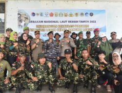 TNI AL Batam Prakarsai Gerakan Laut Bersih, Ratusan Warga Gotong Royong Padati Pantai Panau