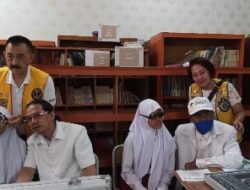 Pelajar SDN 03 Pluit Dapatkan Bantuan Pemeriksaan Mata dan Pemberian Kacamata Gratis