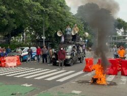 Aksi didepan patung kuda monss di inisiasi karena Fakta dan Data si Hasto Kristiyanto terkait Pemilu Curang