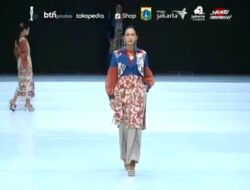Mierto by Mira Jooe Angkat Keindahan Batik di Runway IFW 2024