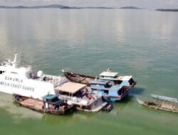Bakamla RI Geledah Tiga Kapal Tambang Pasir Ilegal di Perairan Karimun