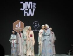 DYN Clothing Line Sukses Tampilkan Koleksi Fashion Kolaborasi dengan Deatextile di JMFW 2025