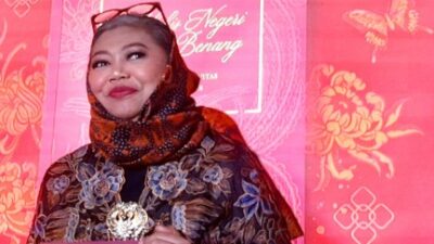 Perjalanan Inspiratif Novita Yunus Dituangkan dalam Buku “Melukis Negeri dengan Benang: 15 Tahun Kreativitas Novita Yunus”