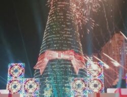 Central Park Mall Warnai Malam Natal dengan Fireworks Show