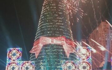 Central Park Mall Warnai Malam Natal dengan Fireworks Show
