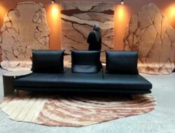 Moire Gelar Pameran “Floory Tales – Woven Wonder”  di Ashta District 8