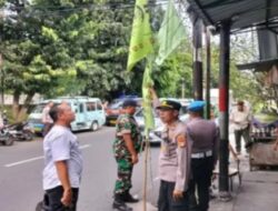 Tegas! Polres Metro Jakarta Pusat Turunkan Ratusan Bendera Ormas