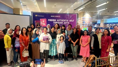 Foto bersama para peserta di acara launching buku "39 is 0", Sabtu (20/9).