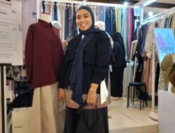 Dari Garasi ke Panggung Dunia: Kisah Tiga Sahabat Membangun Jenama Kami sebagai Kekuatan Modest Fashion