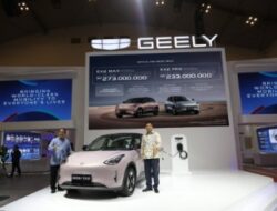 Geely Tampil Perdana di GJAW 2025, Resmi Buka Pre-Book Mobil Listrik Terlaris EX2
