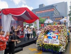 Semarak Jakarta International Flower Festival 2026, Rektor BINUS Resmi Lepas Parade Bunga di Kampus Anggrek