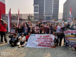 Diduga Intimidasi Wartawan dan Manipulasi Data, Ratusan Jurnalis Geruduk PERADI Desak Pemecatan Advokat Iki Dulagin