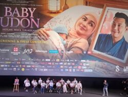 Pesan Menusuk Hati Fanny Kondoh untuk Mendiang Suami Usai Nonton, Bikin Gala Premiere  ‘Baby Udon’ di Jakarta Banjir Air Mata